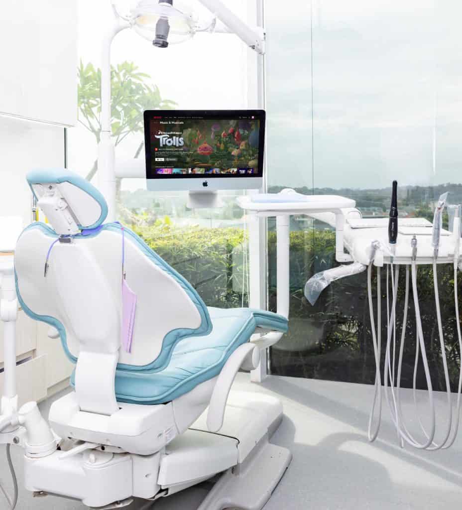 expat-dental-exam-room